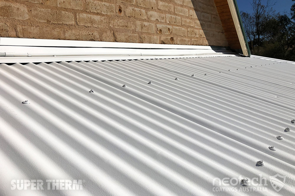 Texture of Super Therm® on a corrugated roof by airless sprayer